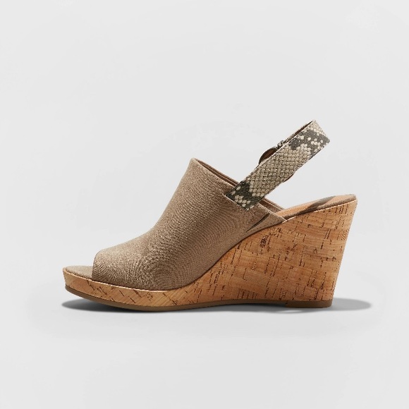 Women’s Snakeskin Wedge Cork Open Toe Tan Heel NEW - Picture 2 of 3